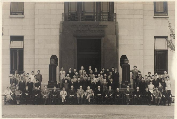 图为1935年5月，雷士德医学研究院全体成员合影.jpg
