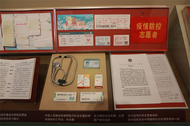 在庆祝中国共产党成立100 周年之际，中国共产党历史展览馆正式开馆。国药集团新冠疫苗实物、国药疫苗海外合作工作成果及医疗物资援外画面入选“抗击疫情”展区，20 万国药人的工作成果在百年党史展览上留下坚实印记。.jpg
