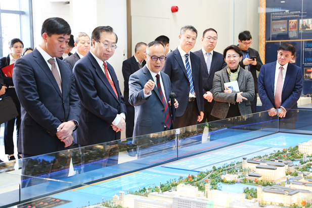 2024年2月26日，国药集团党委书记、董事长刘敬桢一行访问澳门大学，双方签署战略合作协议并就进一步深化合作进行会谈。澳门大学校长宋永华、副校长徐建，国药集团副总经理（主持经营工作）胡建伟，副总经理董增贺、晋斌等出席活动。3.jpg