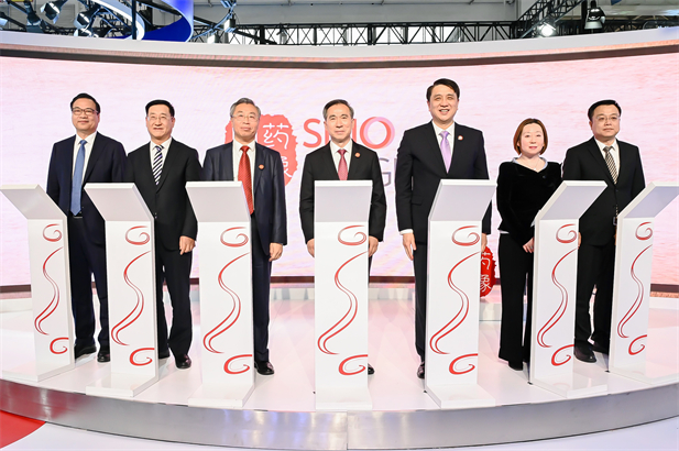 2023年11月28日，国药集团和GE医疗在首届中国国际供应链促进博览会上联合启动国药影像品牌发布仪式，国药器械和GE医疗合作打造的国有控股高端医疗影像设备研发制造品牌“国药影像SINO IMAGING”隆重发布?！肮┯跋瘛逼放频姆⒉际枪┘湃险婀岢孤涫档持醒胫甘揪?，推动高水平对外开放，实现高水平科技自立自强，构建新发展格局的重要体现。中国国际贸易促进委员会会长任鸿斌，国药集团党委.jpg
