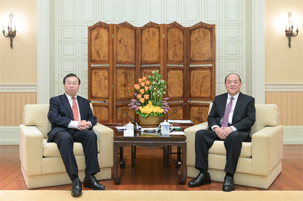 2024年2月26日，澳门特区行政长官贺一诚会见国药集团党委书记、董事长刘敬桢一行，双方就推动大健康产业发展、横琴粤澳深度合作区建设等议题交换意见-1.jpg