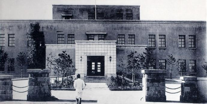 1946年，东北民主联军接管长春卫生技术厂，后改称东北卫生技术厂（长春生物制品研究所前身）
