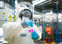 2020年7月1日，中国首家新冠疫苗研发P3高等级生物安全实验室在武汉生物制品研究所落成。