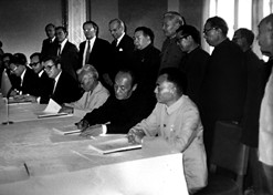 1982年，国药外贸与瑞典法玛西亚普强公司合资建立华瑞制药有限公司。华瑞制药是第一家中瑞合资企业。